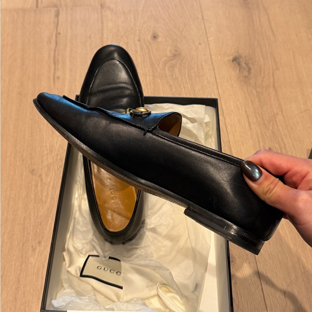 Gucci Loafer Black Leather Slip-On Loafers with Gold Detail - Picture 7 of 11